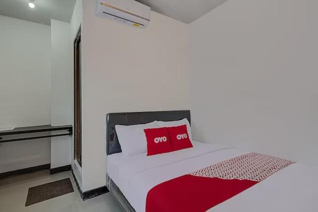 Super Oyo Capital O 3198 Sukomanunggal Inn Surabaya Eksteriør bilde