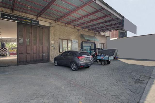 Super Oyo Capital O 3198 Sukomanunggal Inn Surabaya Eksteriør bilde